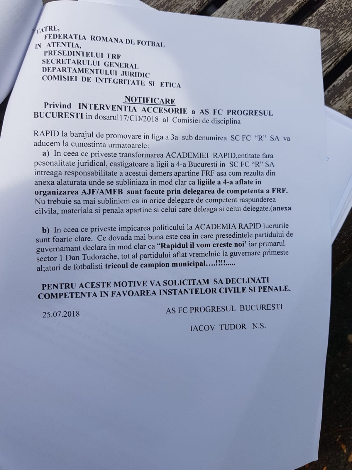 CSA STEAUA // FOTO Probleme pentru Talpan » A fost așteptat de ultrașii rapidiști la intrarea în complexul "Lia Manoliu"