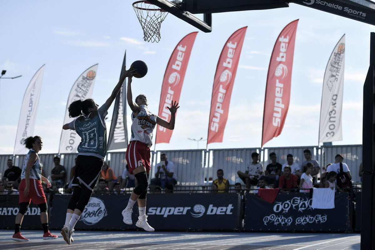 GALERIE FOTO » Luminița Huțupan s-a apucat de baschet și-a făcut spectacol la Râmnicu Vâlcea Streetball
