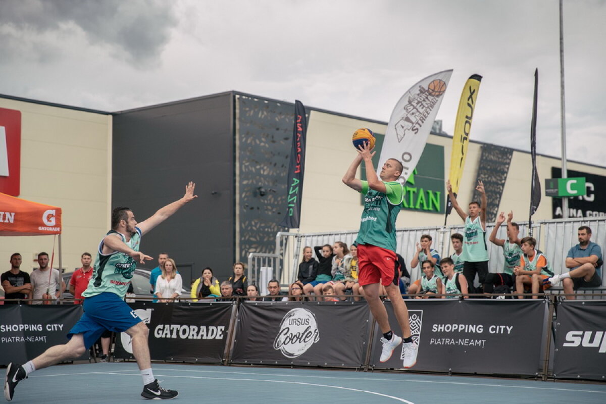GALERIE FOTO » Luminița Huțupan s-a apucat de baschet și-a făcut spectacol la Râmnicu Vâlcea Streetball
