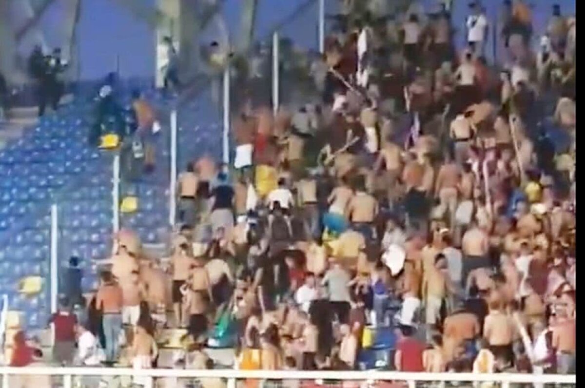 VIDEO Scene TERIBILE la amicalul Petrolul - Rapid » Fanii celor două formații s-au luat la BĂTAIE pe stadion