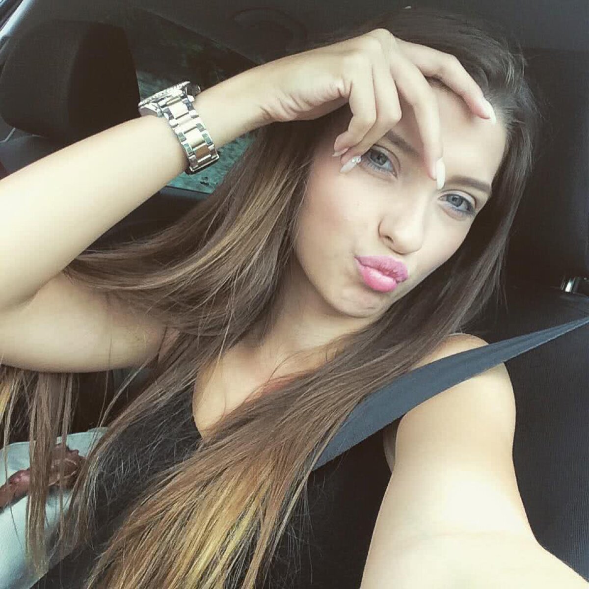 GALERIE FOTO Denisa Trofin a jucat fotbal în liceu și e nelipsită de pe stadioanele din România » Regina frumuseții!