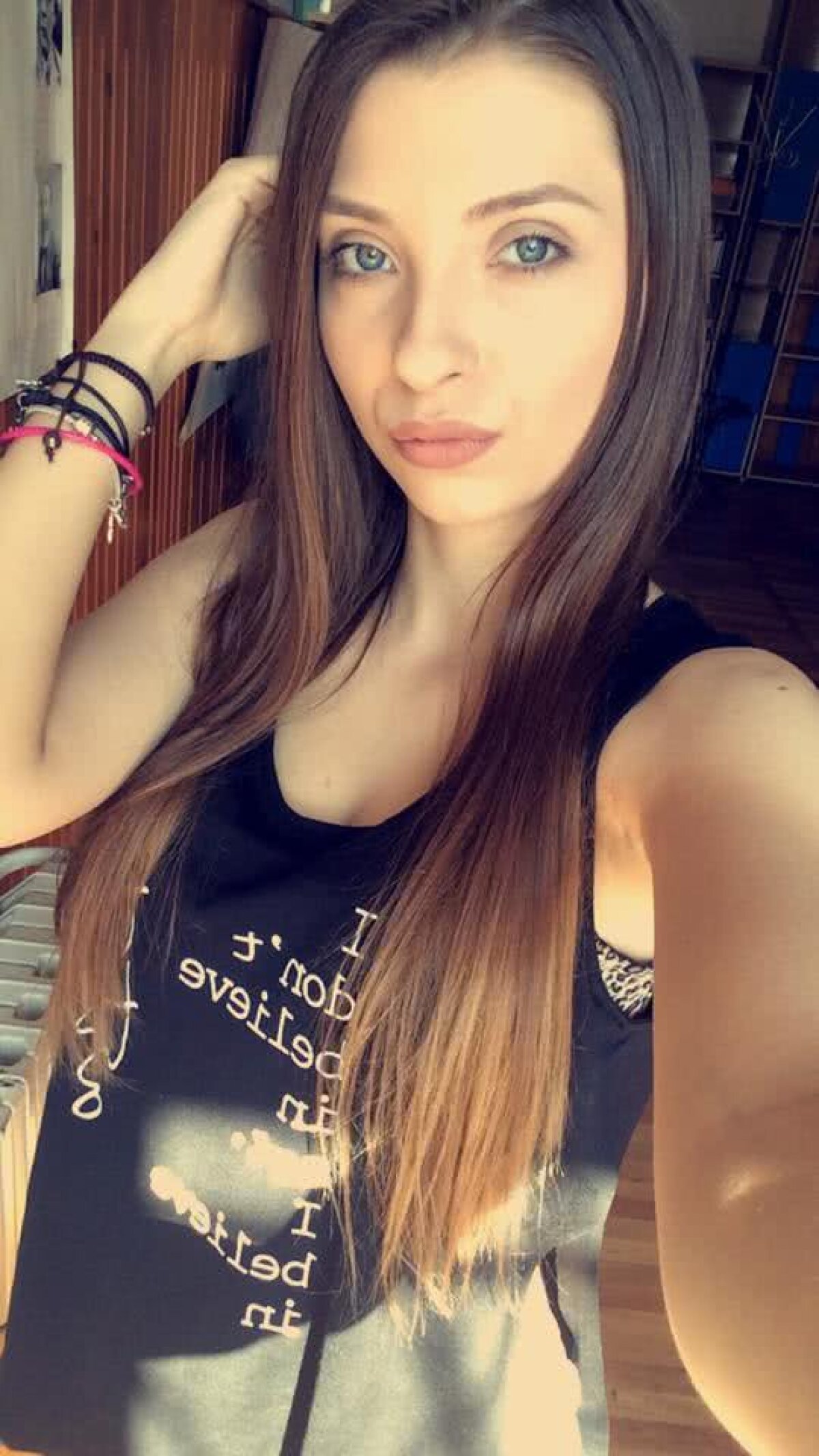 GALERIE FOTO Denisa Trofin a jucat fotbal în liceu și e nelipsită de pe stadioanele din România » Regina frumuseții!