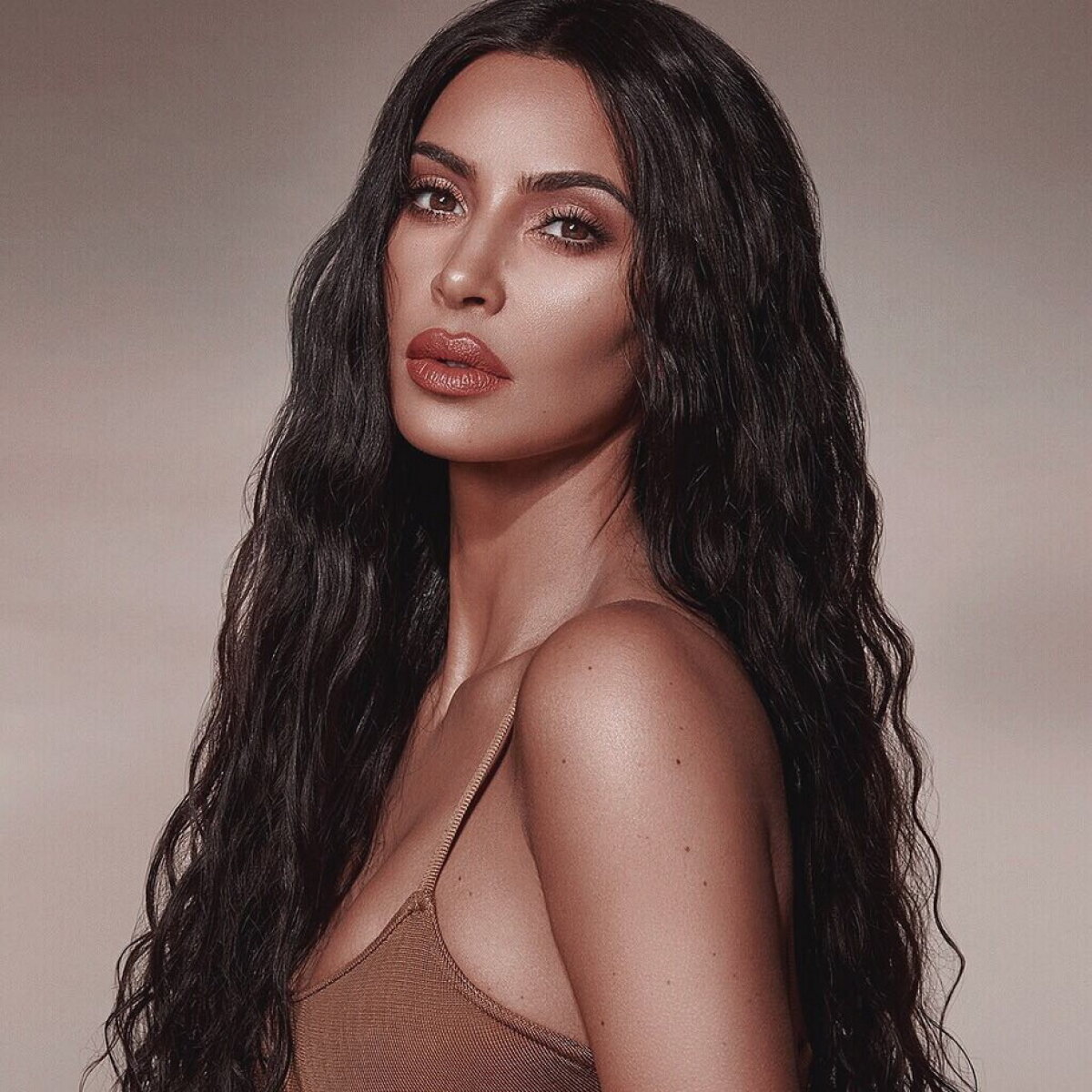 GALERIE FOTO Kim Kardashian, regina supremă a fotografiilor sexy
