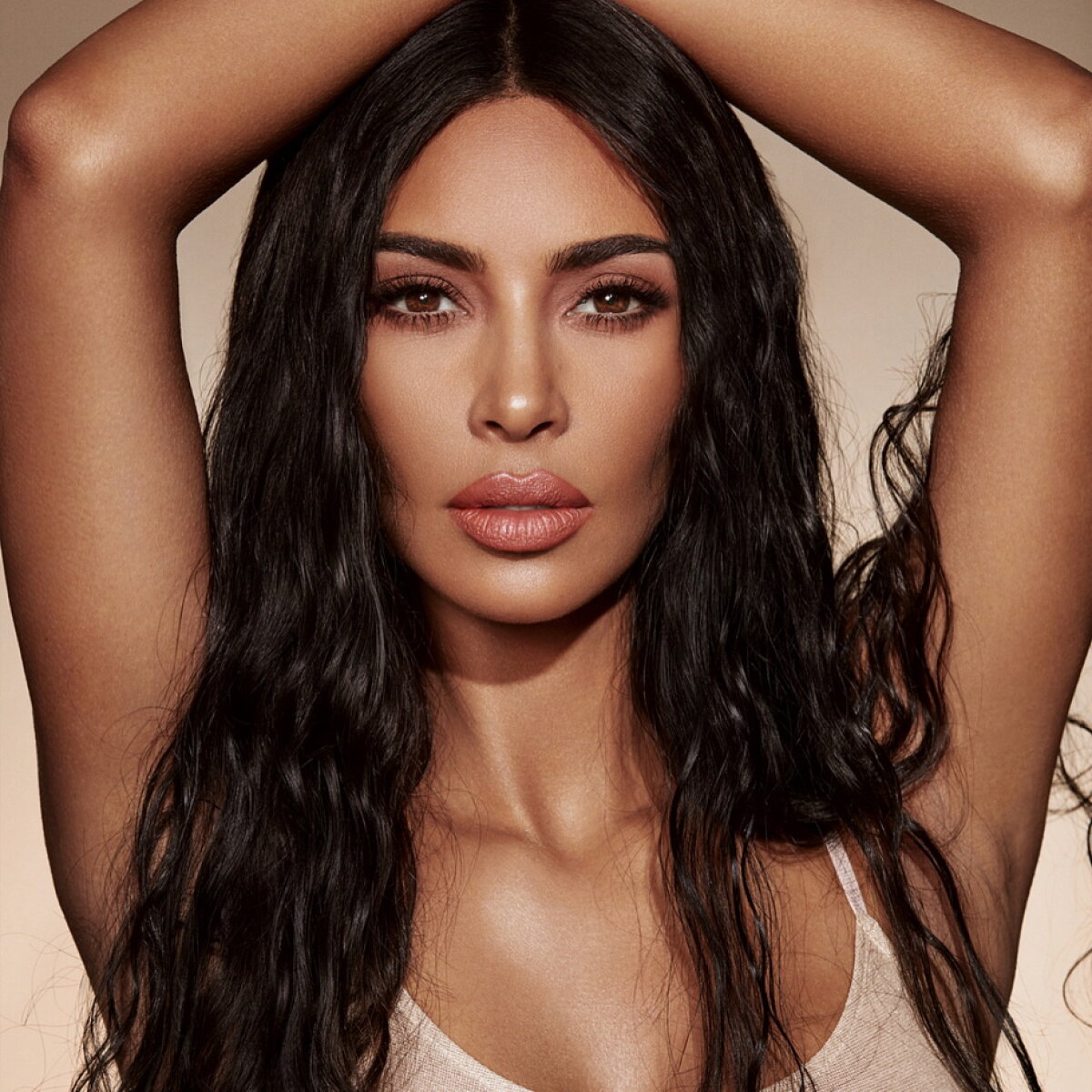 GALERIE FOTO Kim Kardashian, regina supremă a fotografiilor sexy