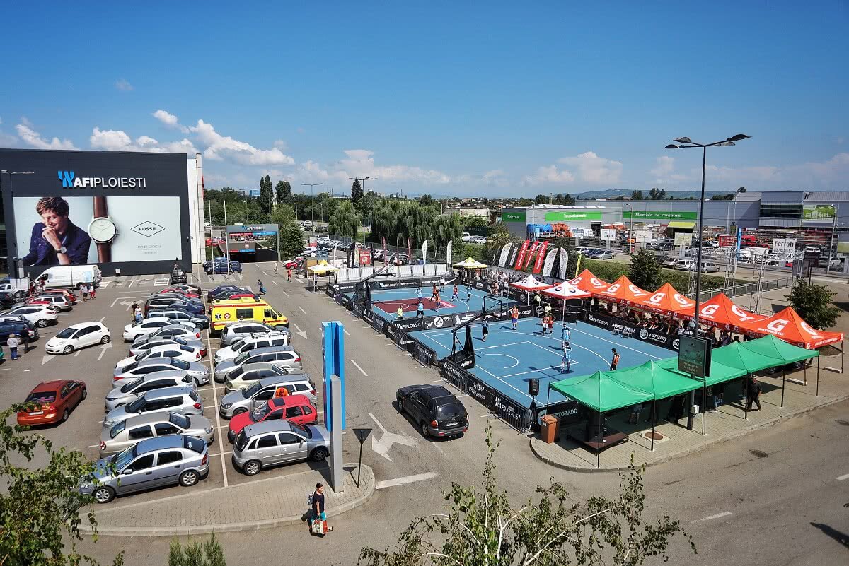 Ring de baschet » Leonard Doroftei a boxat cu mingea de baschet la turneul Sport Arena Streetball de la Ploiești