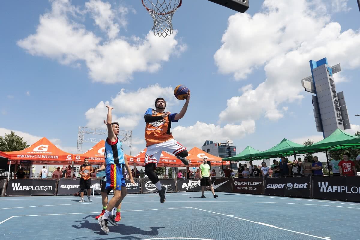 Ring de baschet » Leonard Doroftei a boxat cu mingea de baschet la turneul Sport Arena Streetball de la Ploiești
