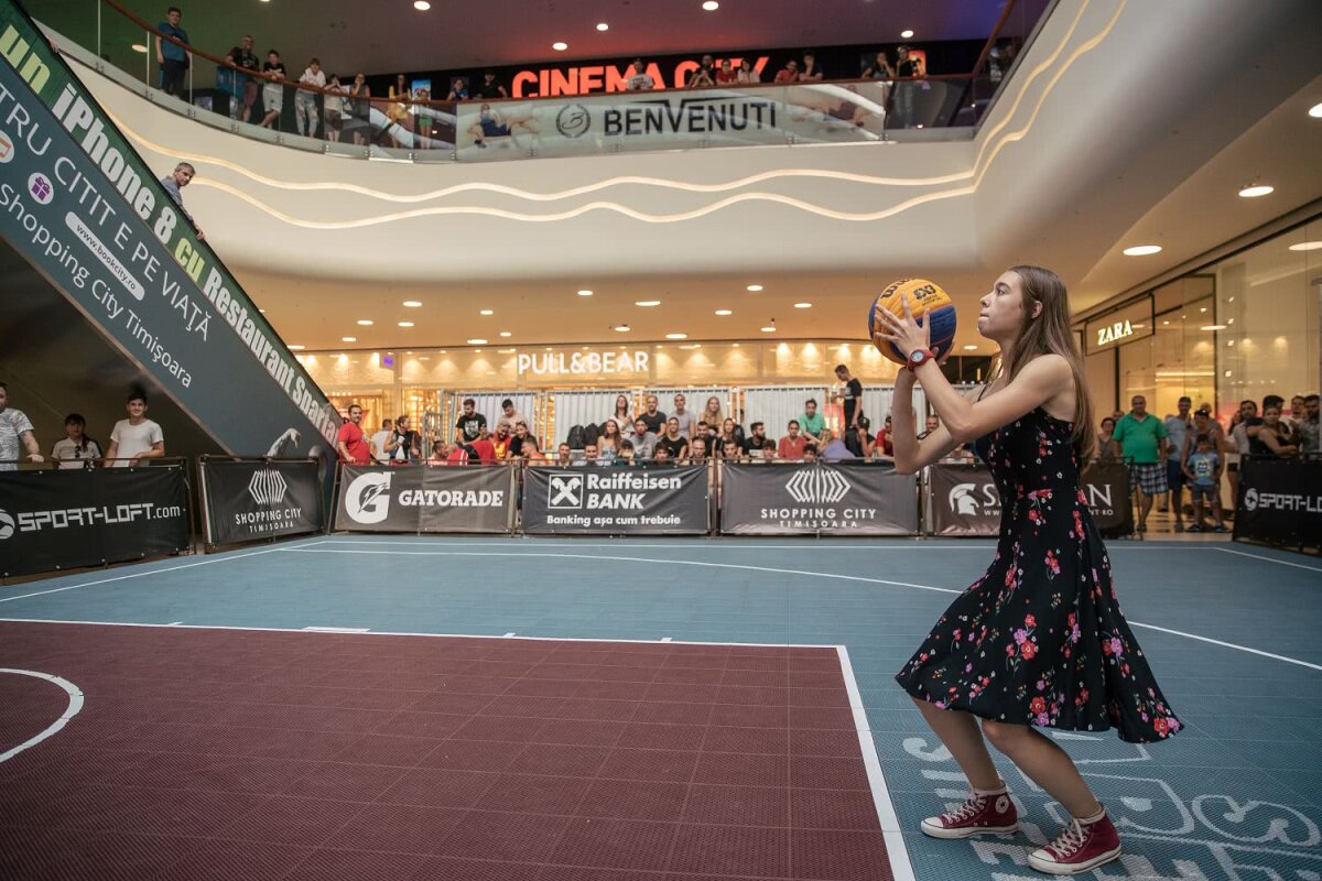 Ring de baschet » Leonard Doroftei a boxat cu mingea de baschet la turneul Sport Arena Streetball de la Ploiești