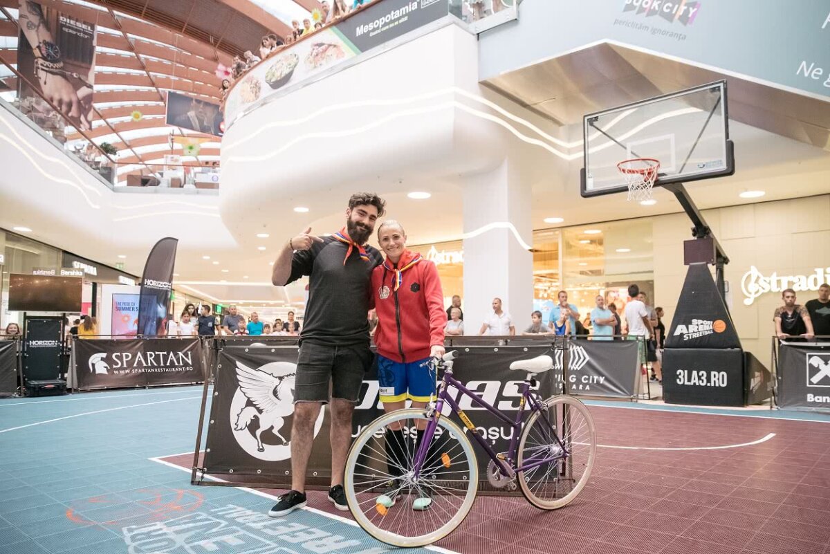 Ring de baschet » Leonard Doroftei a boxat cu mingea de baschet la turneul Sport Arena Streetball de la Ploiești