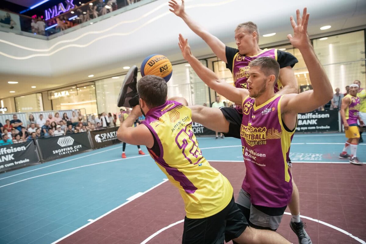 Ring de baschet » Leonard Doroftei a boxat cu mingea de baschet la turneul Sport Arena Streetball de la Ploiești