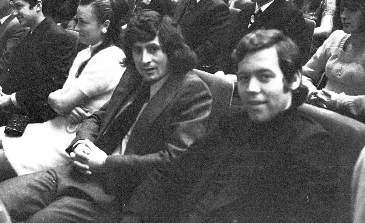 FOTO La mulți ani, "Mister"! 11 imagini memorabile cu Cornel Dinu: îmbrăcat în șpilhozen în pruncie, motociclist de ocazie la Guadalajara + întâlnirea cu "Pantera Neagră" Eusebio