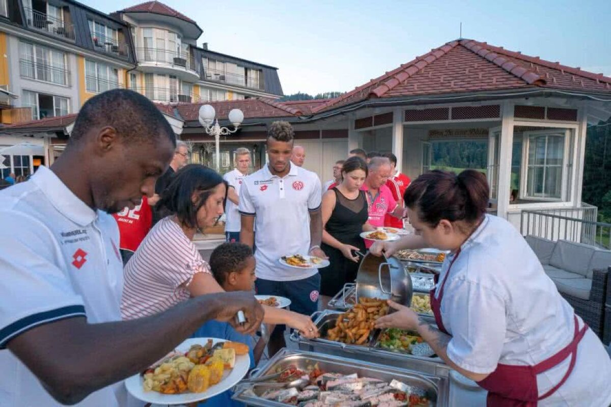 FOTO Gest unic în lume făcut de formația lui Alexandru Maxim: "Nu poți doar să vorbești despre asta. Trebuie s-o și trăiești"