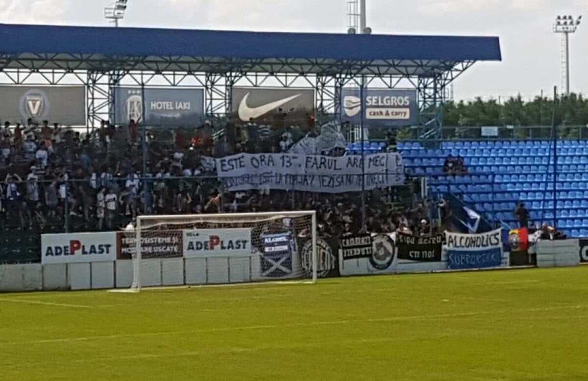 FOTO EXCLUSIV SSC Farul a revenit în liga secundă » Ultrașii au făcut spectacol la Ovidiu și n-au uitat de războiul cu Marica: "Vezi să nu te îneci!"