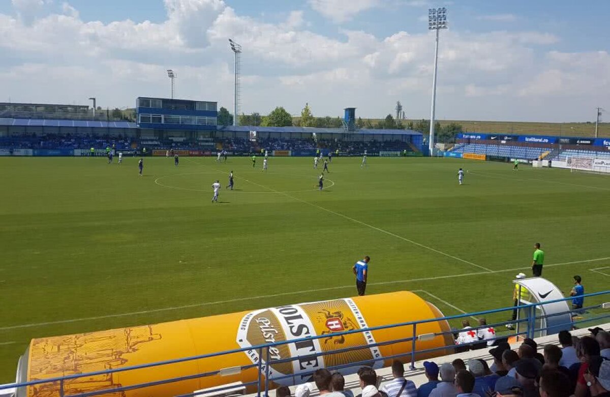 FOTO EXCLUSIV SSC Farul a revenit în liga secundă » Ultrașii au făcut spectacol la Ovidiu și n-au uitat de războiul cu Marica: "Vezi să nu te îneci!"