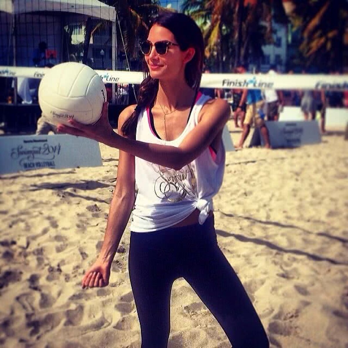 FOTO Din secretele unui fotomodel celebru: volei, înot și jogging pentru a fi mereu în top