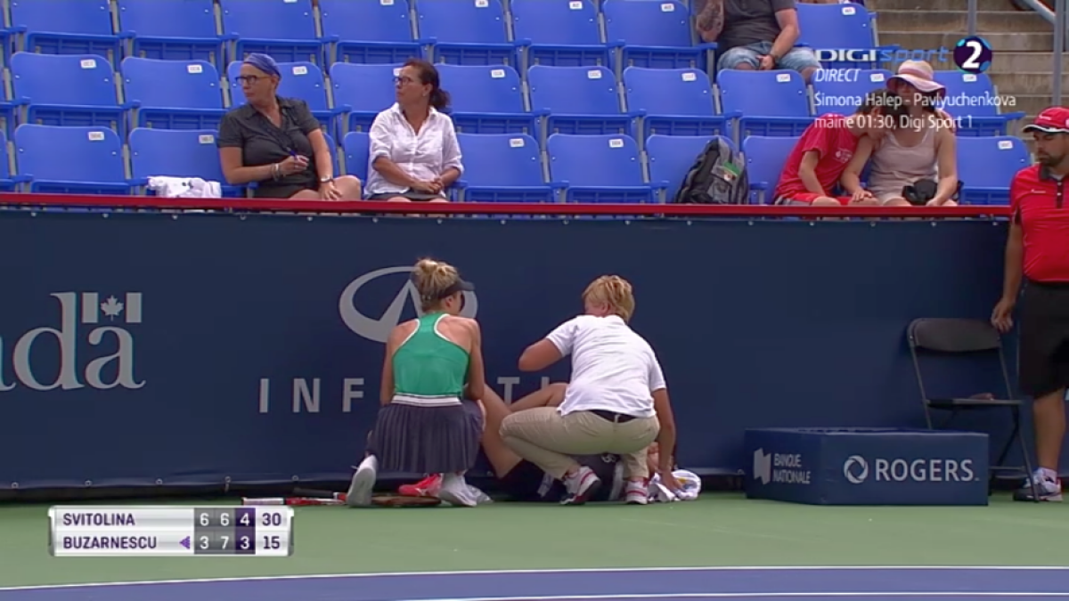 MIHAELA BUZĂRNESCU - ELINA SVITOLINA. Momente ȘOCANTE! Buzărnescu la pământ, plânge și urlă de durere! Imagini incredibile: Elina Svitolina a venit de urgență cu gheață! Doctorii au intervenit de 5 minute și jucătoarea noastră nu se poate ridica