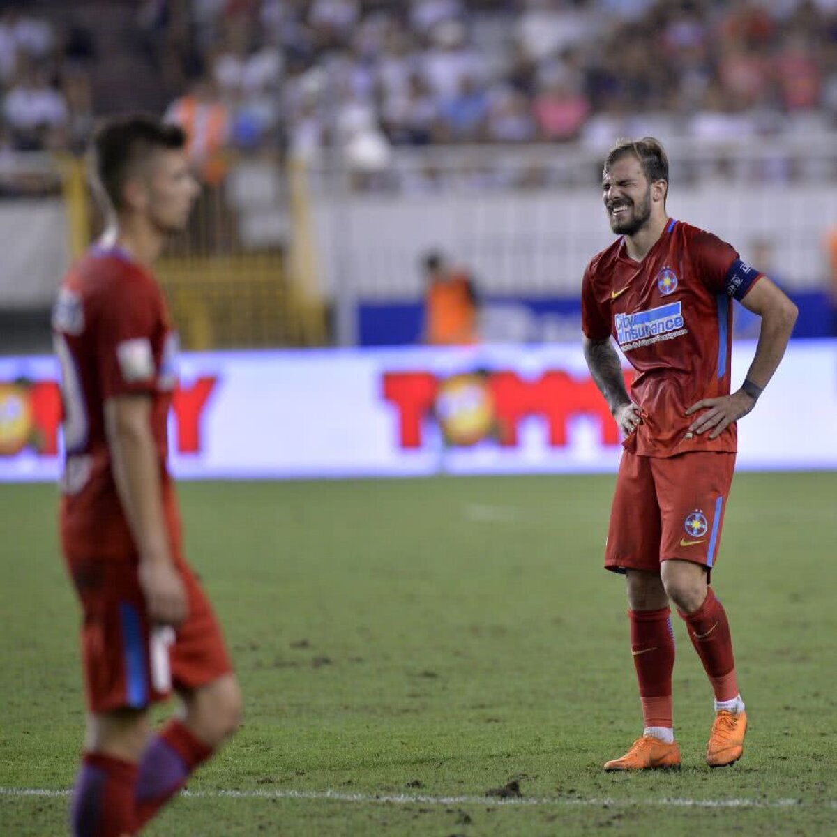 GALERIE FOTO Imaginile suferinței după meciul Hajduk - FCSB! Doi steliști au ieșit purtați pe brațe de pe teren + Număr record de faulturi