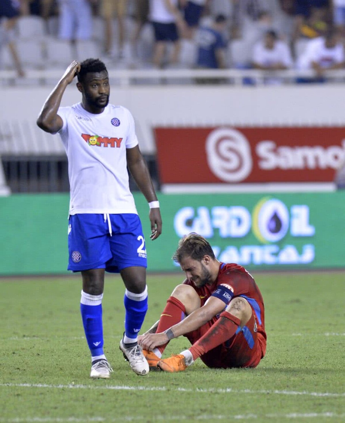 GALERIE FOTO Imaginile suferinței după meciul Hajduk - FCSB! Doi steliști au ieșit purtați pe brațe de pe teren + Număr record de faulturi