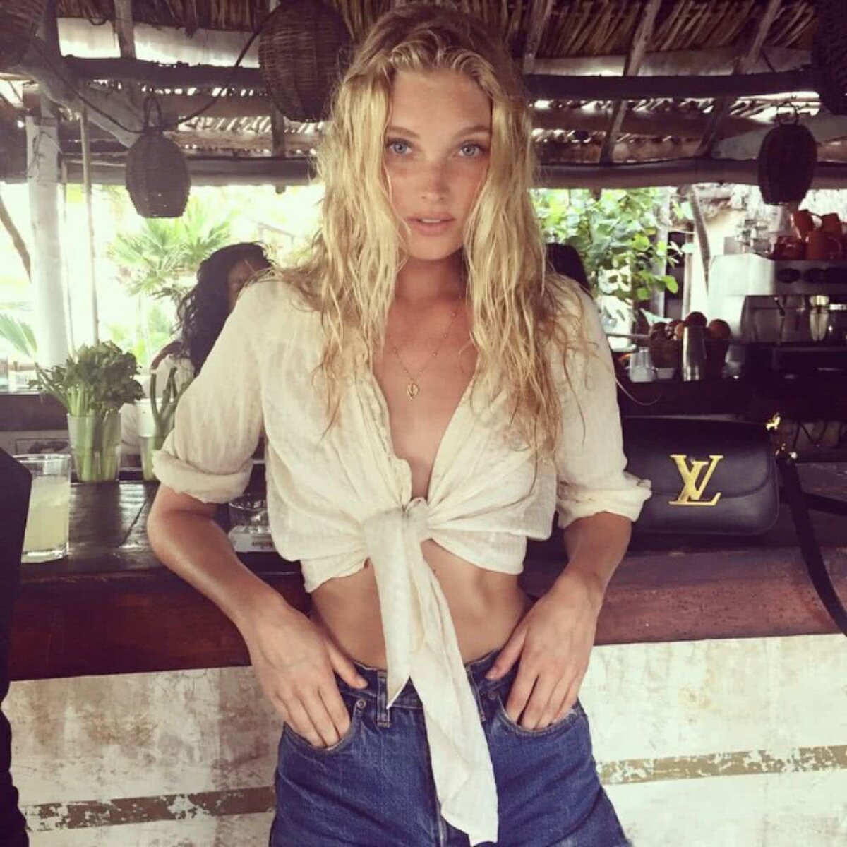 FOTO "Îngerul" care a jucat baschet profesionist » Superba Elsa Hosk e pasionată de sport