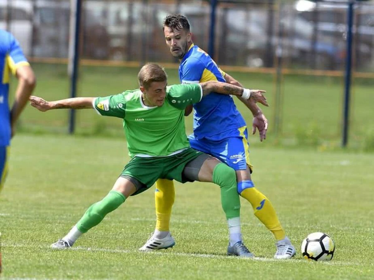 FOTO Petrolul Ploiești, primul pas spre promovarea în Liga 1! "Dubla" fundașului cu 122 de meciuri în Liga 1 a rezolvat partida