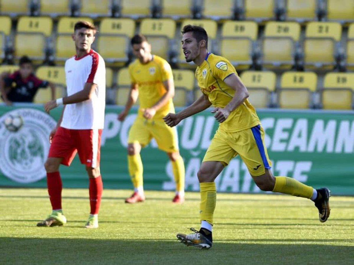 FOTO Petrolul Ploiești, primul pas spre promovarea în Liga 1! "Dubla" fundașului cu 122 de meciuri în Liga 1 a rezolvat partida