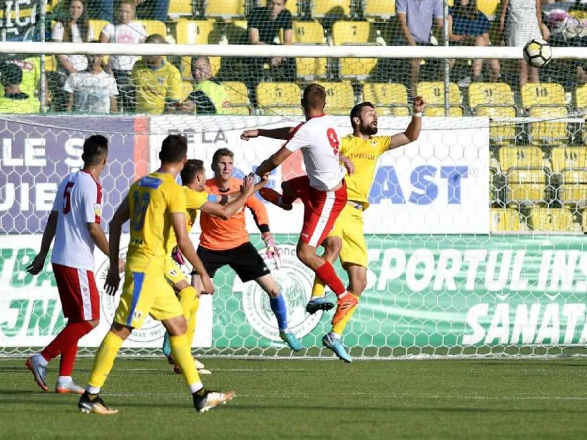 FOTO Petrolul Ploiești, primul pas spre promovarea în Liga 1! "Dubla" fundașului cu 122 de meciuri în Liga 1 a rezolvat partida