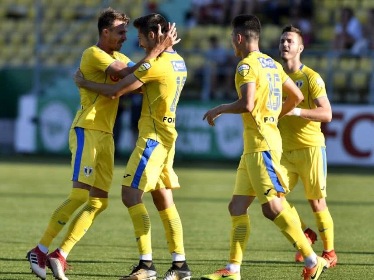 FOTO Petrolul Ploiești, primul pas spre promovarea în Liga 1! "Dubla" fundașului cu 122 de meciuri în Liga 1 a rezolvat partida