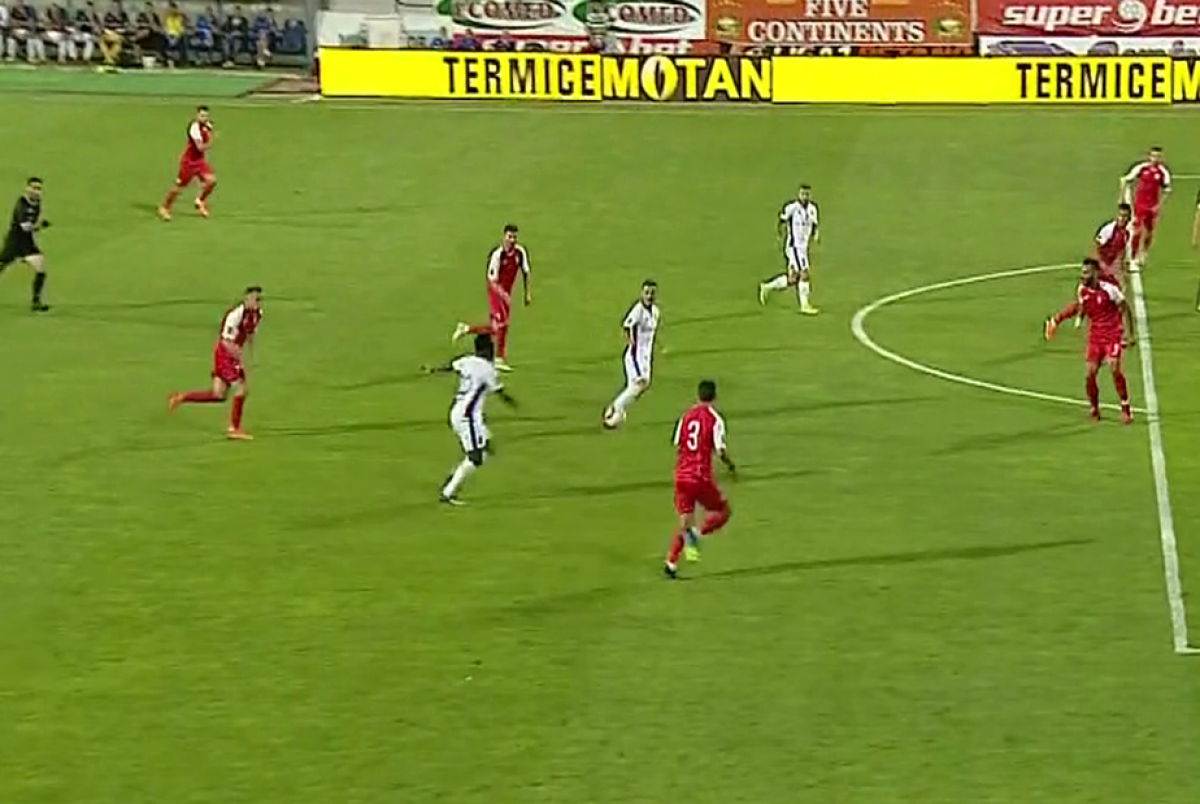 FOTO Da, e fotbalist! Titularizat în premieră în Liga 1, Ongenda, ex-PSG, s-a distrat cu apărarea Astrei în prima repriză