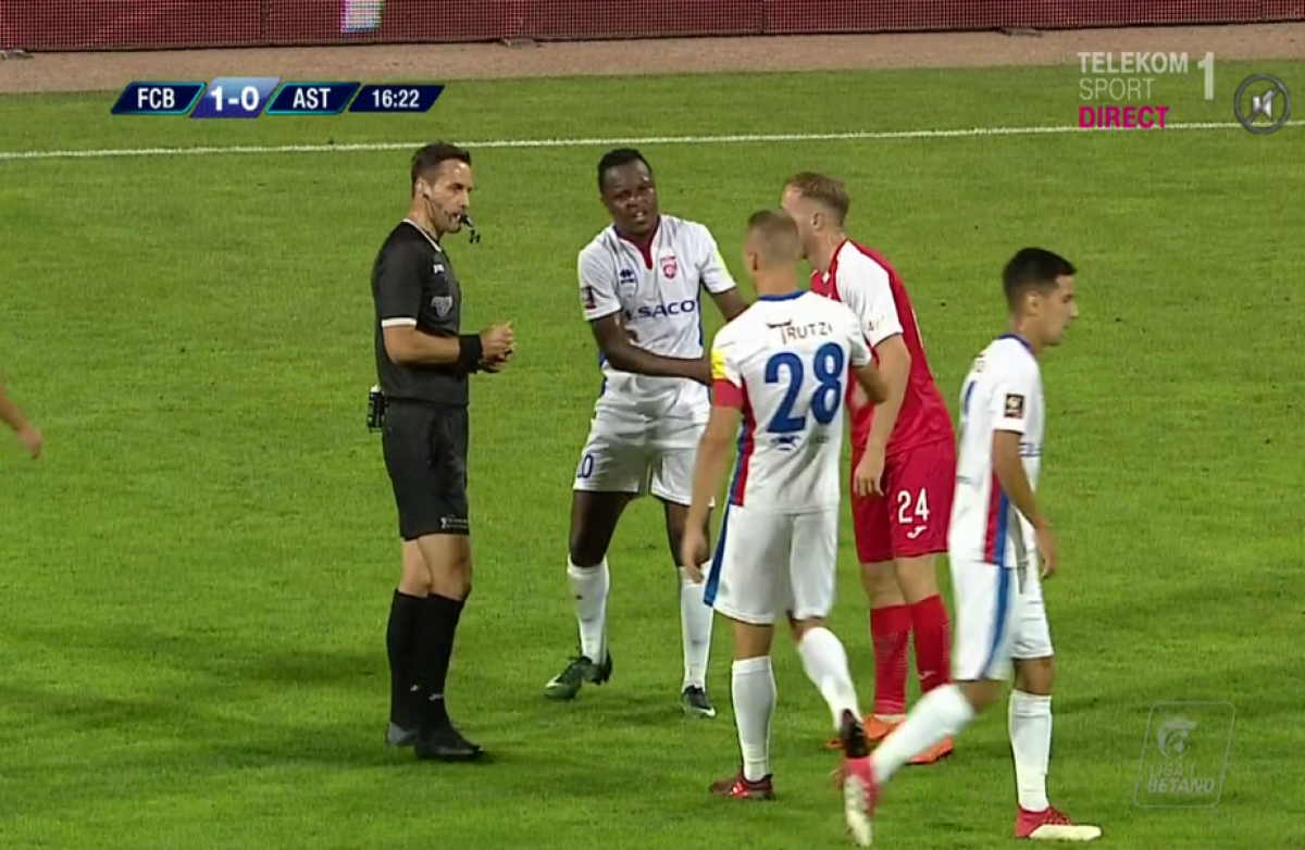 FOTO Da, e fotbalist! Titularizat în premieră în Liga 1, Ongenda, ex-PSG, s-a distrat cu apărarea Astrei în prima repriză