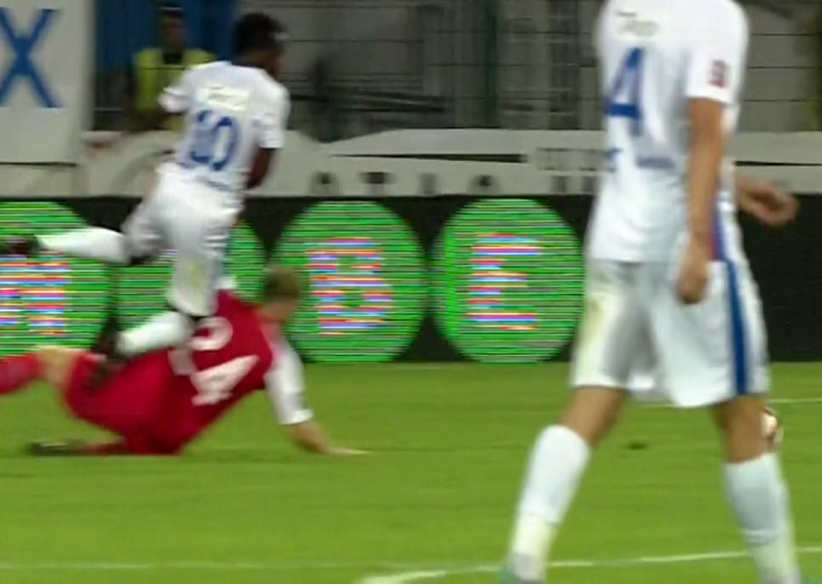 FOTO Da, e fotbalist! Titularizat în premieră în Liga 1, Ongenda, ex-PSG, s-a distrat cu apărarea Astrei în prima repriză