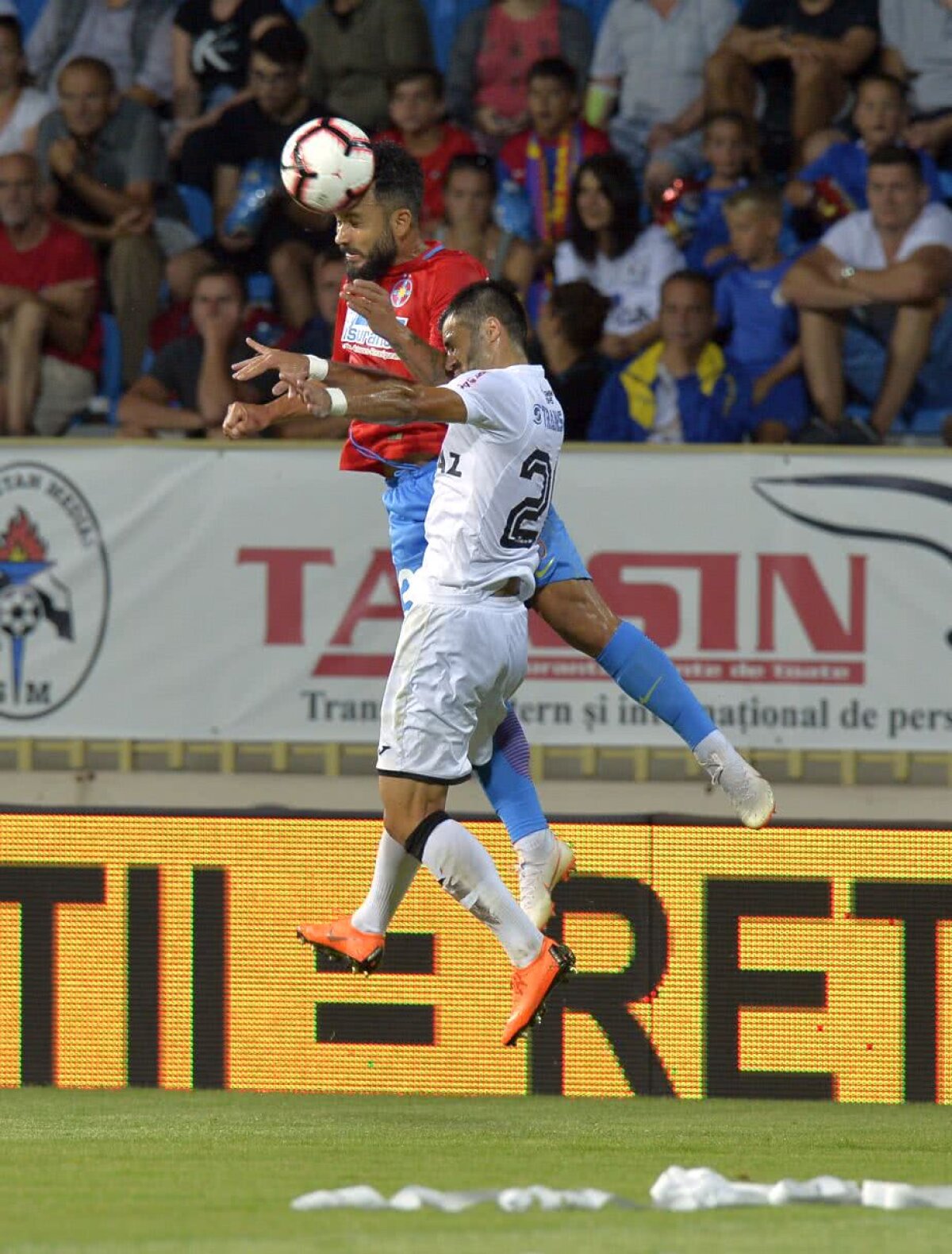 GAZ METAN - FCSB 1-3. GALERIE FOTO Recuperatorul » Introdus la pauză, Gnohere fost eroul remontadei FCSB-ului la Mediaș!