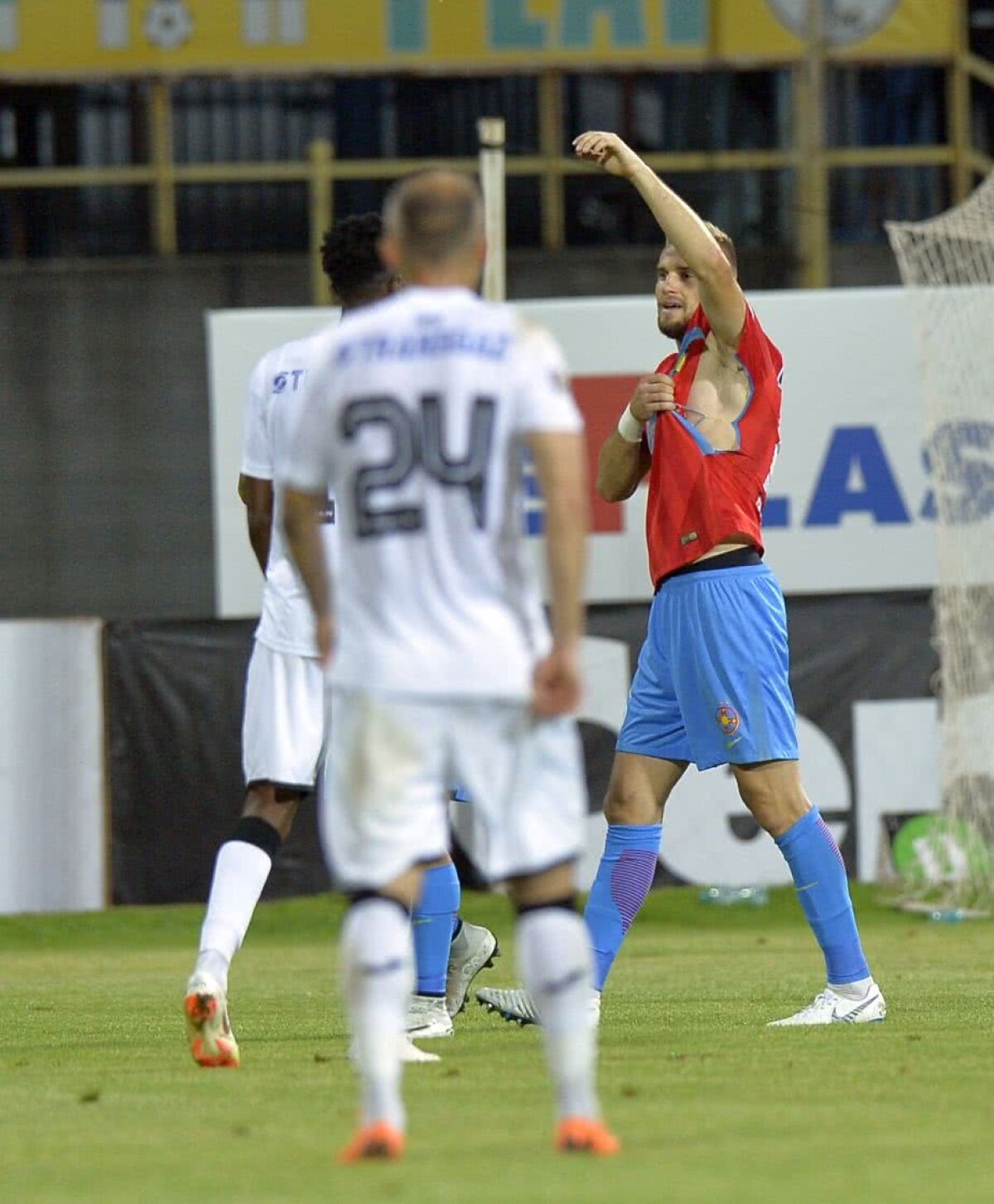 GAZ METAN - FCSB 1-3. GALERIE FOTO Recuperatorul » Introdus la pauză, Gnohere fost eroul remontadei FCSB-ului la Mediaș!