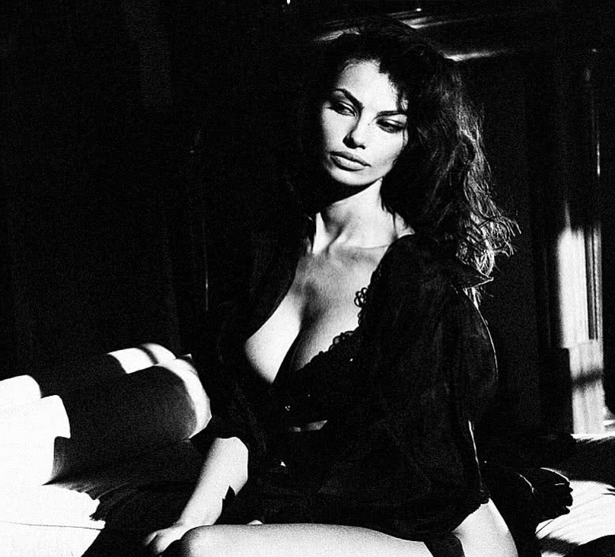 GALERIE FOTO Mădălina Ghenea, mai sexy ca oricând