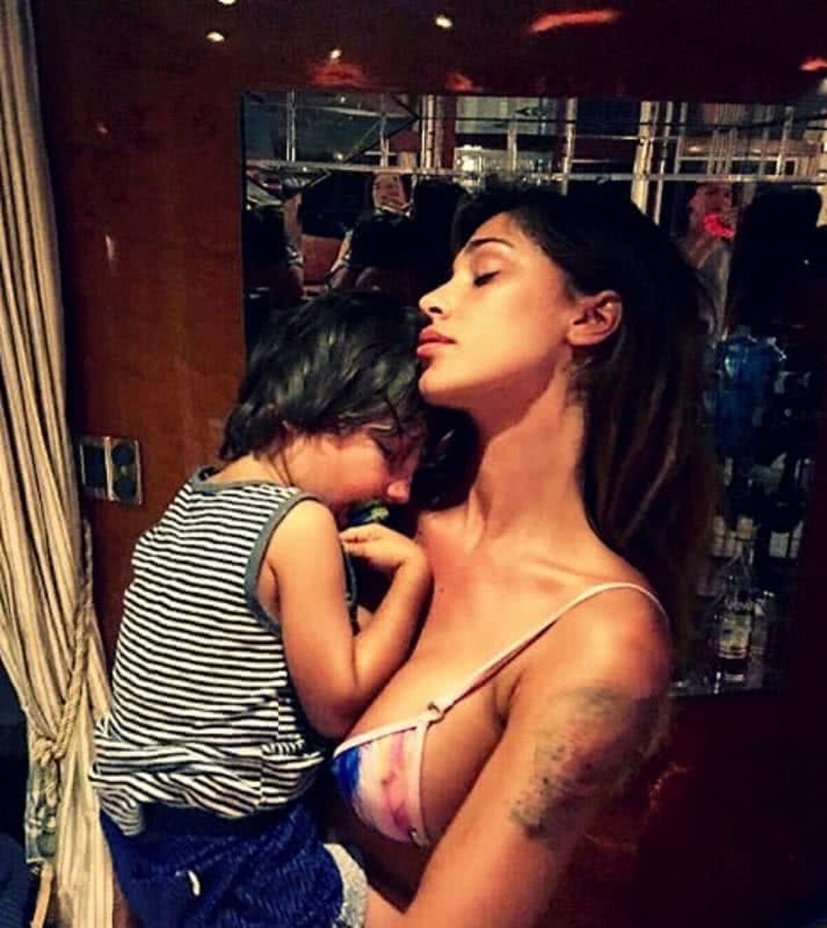 FOTO Cea mai dorită argentiniancă din Italia e SUPERHOT: e show-girl la cursele moto și s-a logodit cu un pilot!