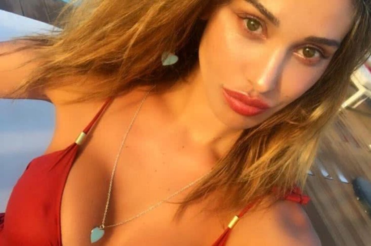 FOTO Cea mai dorită argentiniancă din Italia e SUPERHOT: e show-girl la cursele moto și s-a logodit cu un pilot!