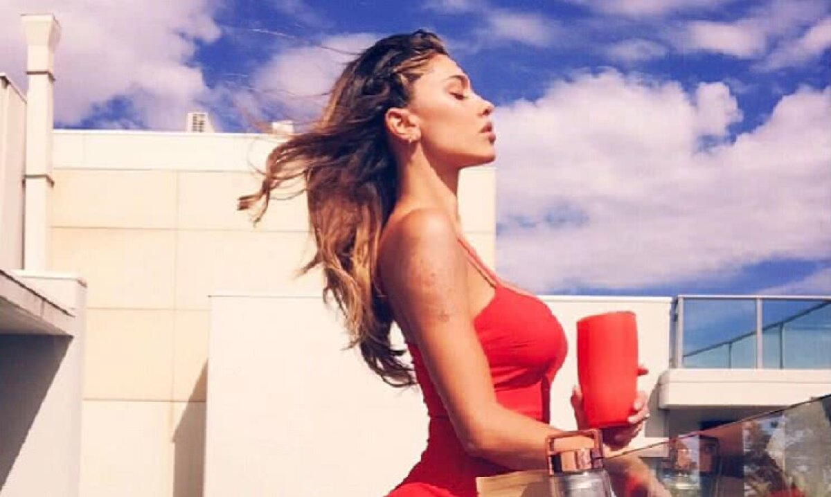 FOTO Cea mai dorită argentiniancă din Italia e SUPERHOT: e show-girl la cursele moto și s-a logodit cu un pilot!