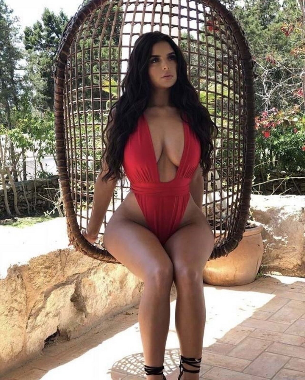 GALERIE FOTO Apariţii de infarct a celei mai sexy dive britanice!