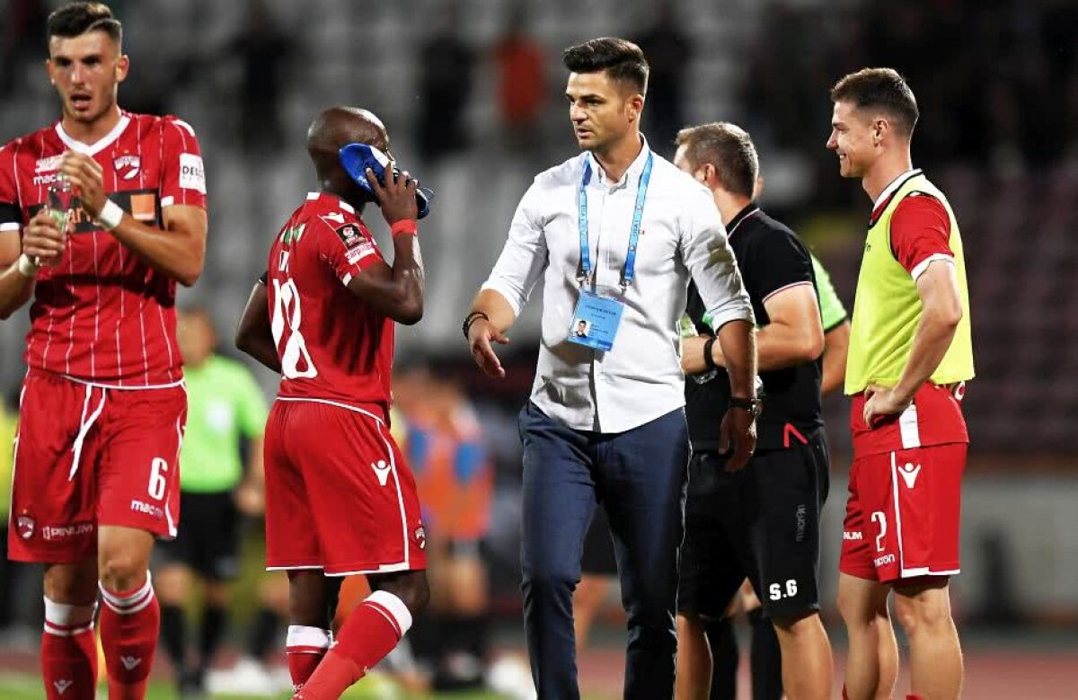 GALERIE FOTO Cum și-a motivat Florin Bratu jucătorii înaintea meciului cu Viitorul: mesajele apărute în vestiarul "câinilor"