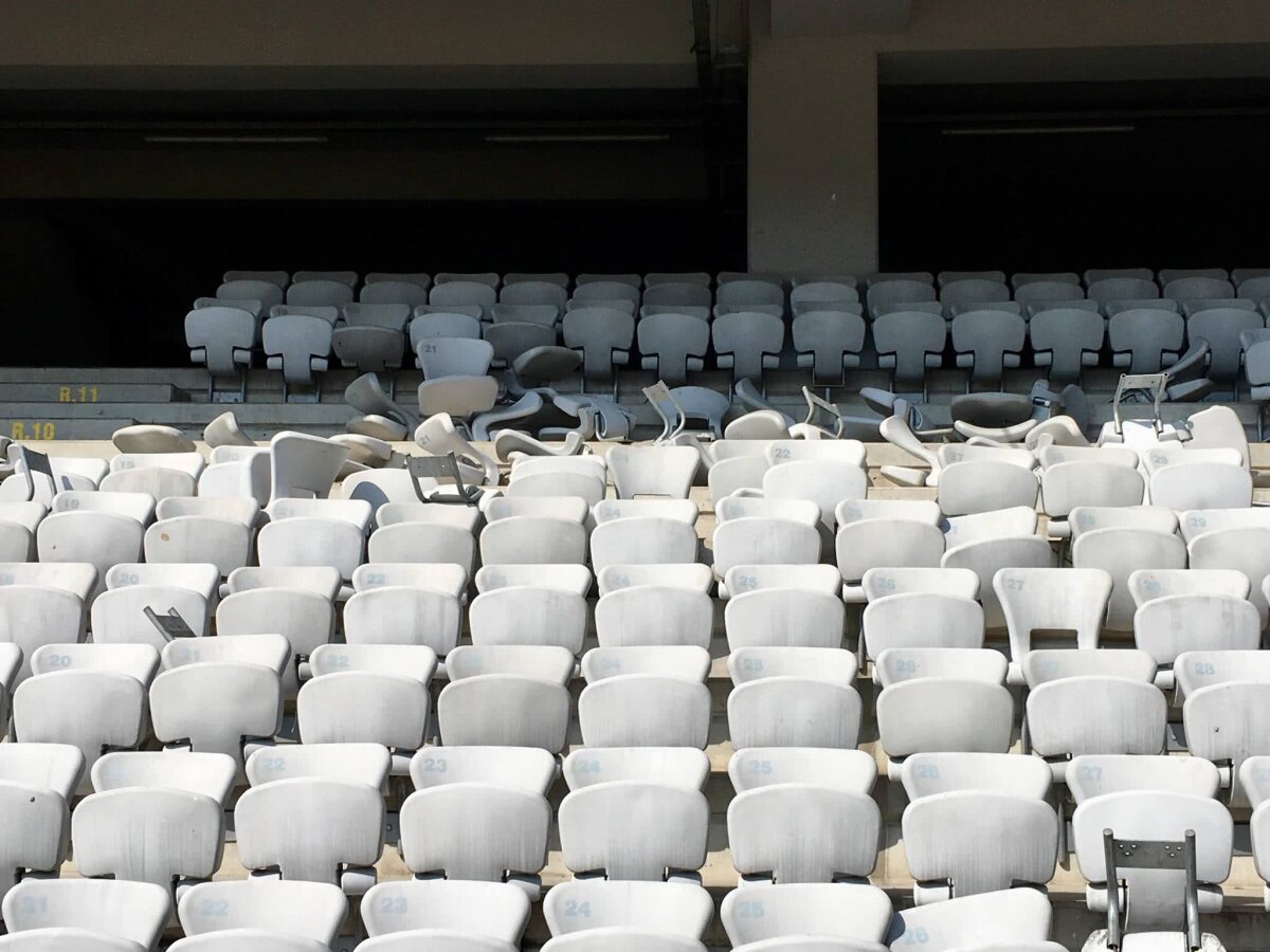 FOTO Au distrus pista! Cluj Arena arată ca după bombardament în urma festivalului muzical Untold » UPDATE // Reacția reprezentanților Untold