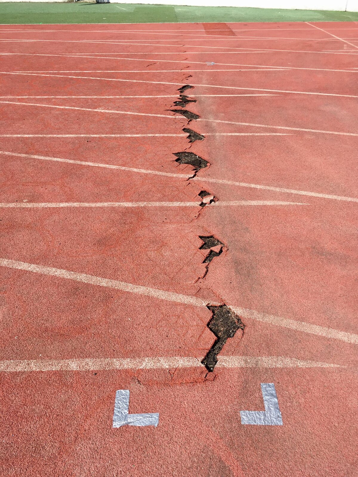 FOTO Au distrus pista! Cluj Arena arată ca după bombardament în urma festivalului muzical Untold » UPDATE // Reacția reprezentanților Untold