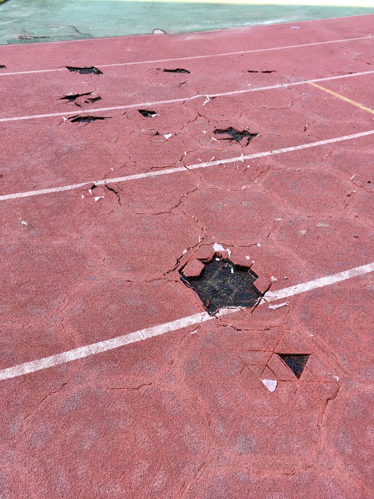 FOTO Au distrus pista! Cluj Arena arată ca după bombardament în urma festivalului muzical Untold » UPDATE // Reacția reprezentanților Untold