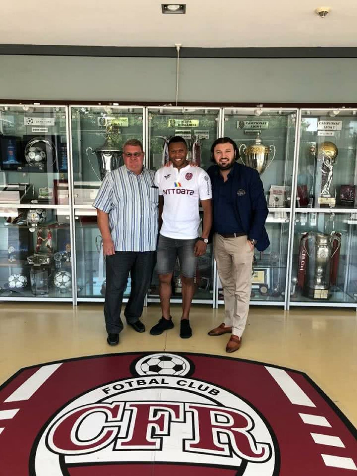 FOTO S-a făcut transferul celui mai faimos fotbalist străin care va juca în Liga 1! Primele imagini cu Julio Baptista la CFR Cluj