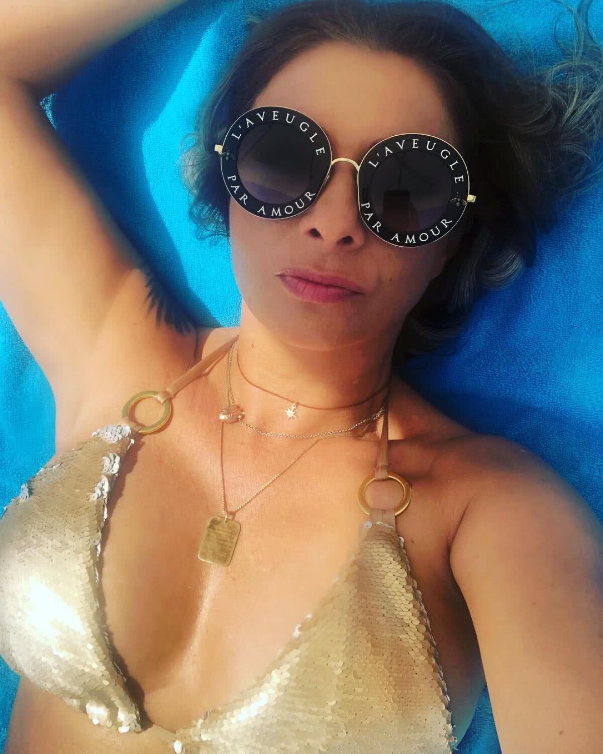 FOTO Anamaria Prodan a "incendiat" plaja! Sexy-impresara și-a etalat ”pătrățelele” la Mamaia, într-un costum de baie minuscul