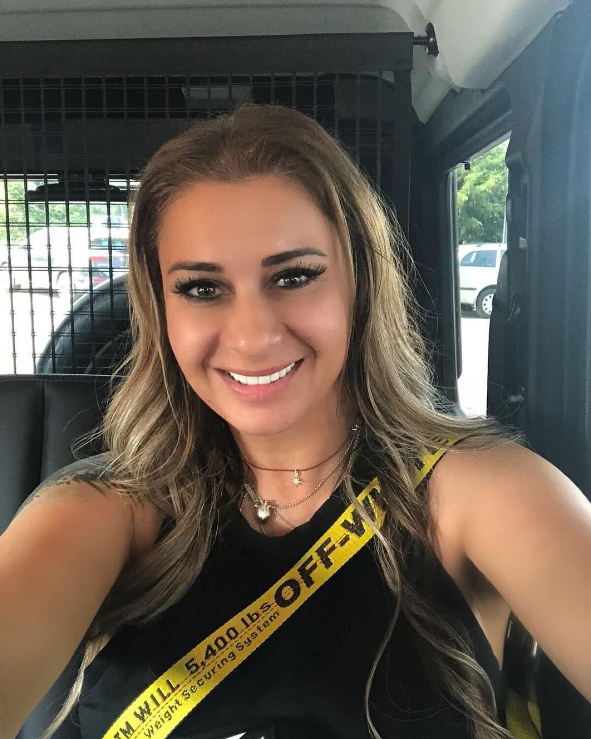 FOTO Anamaria Prodan a "incendiat" plaja! Sexy-impresara și-a etalat ”pătrățelele” la Mamaia, într-un costum de baie minuscul