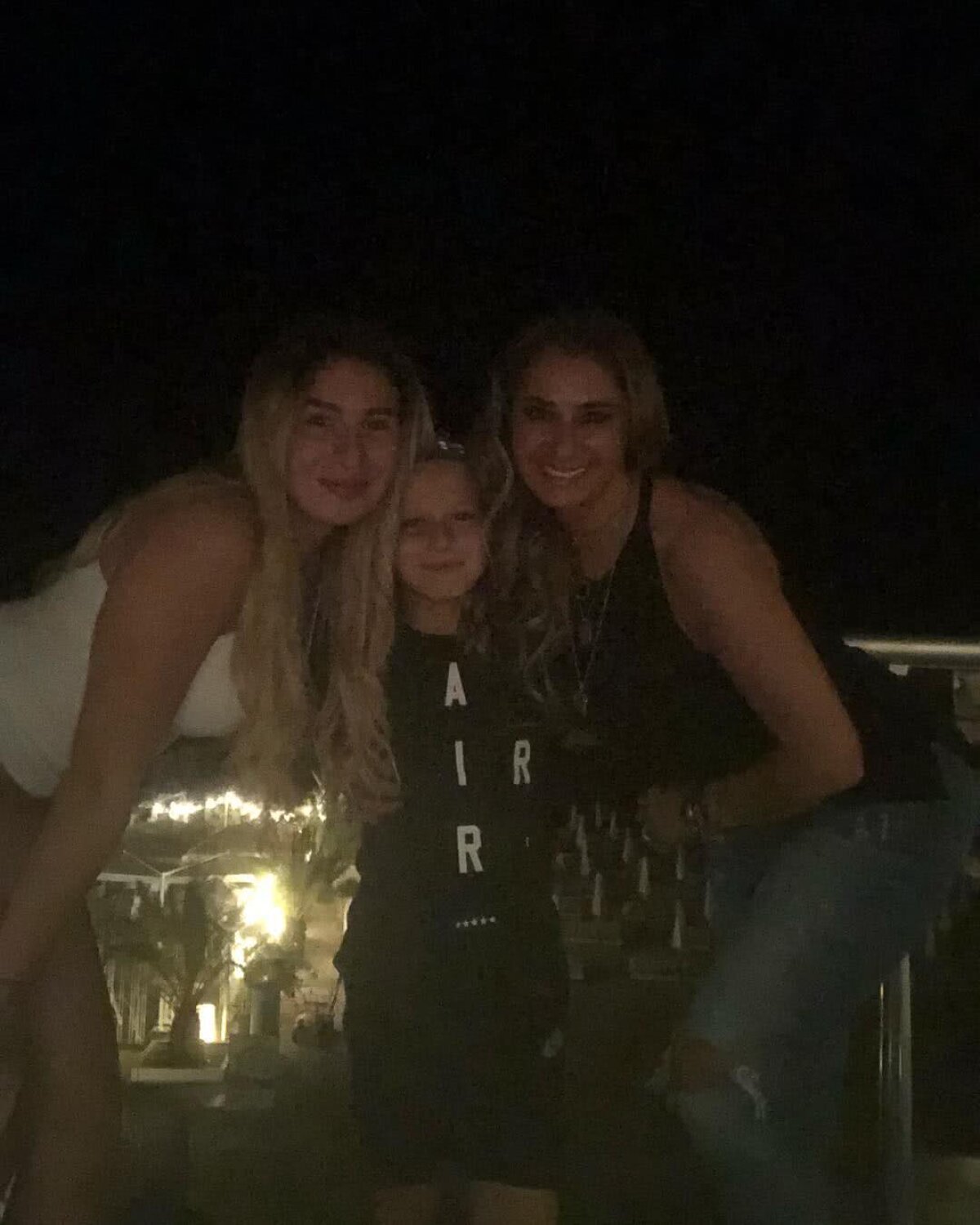 FOTO Anamaria Prodan a "incendiat" plaja! Sexy-impresara și-a etalat ”pătrățelele” la Mamaia, într-un costum de baie minuscul