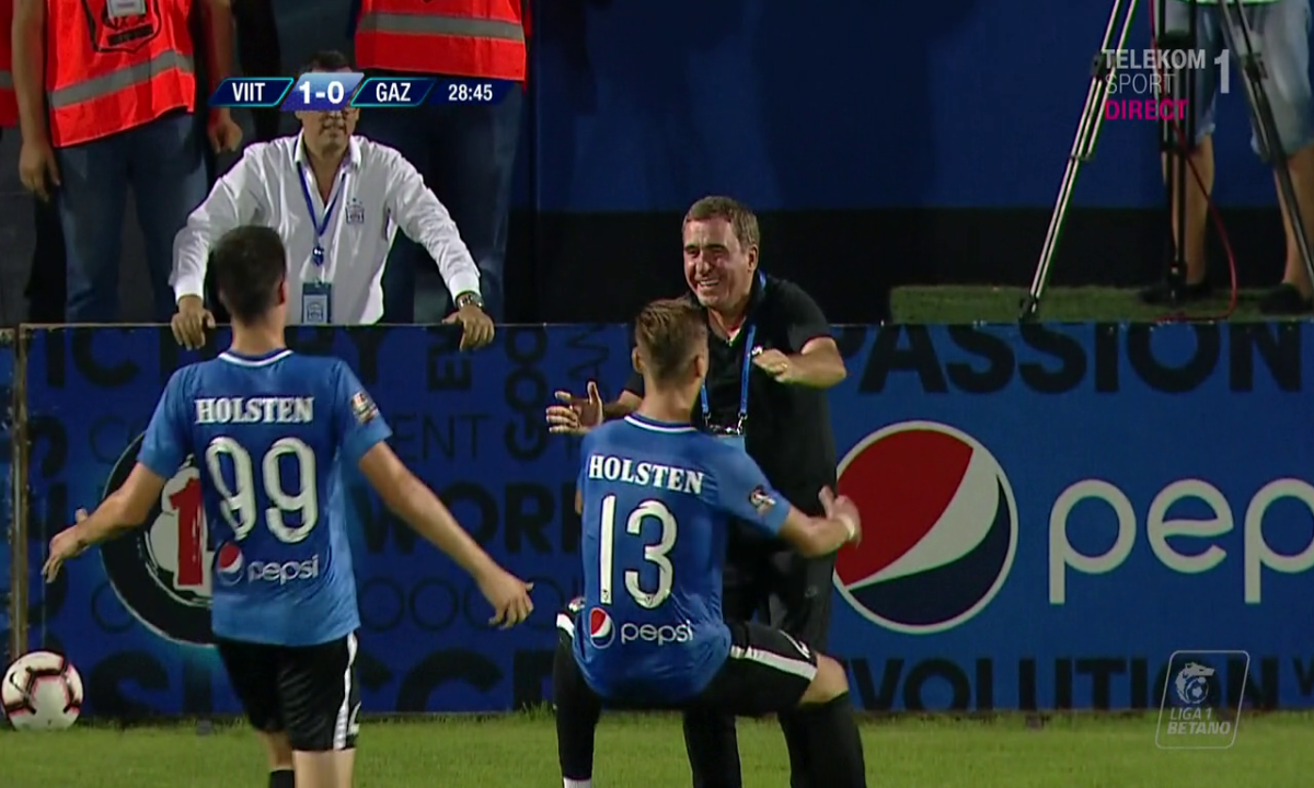 VIITORUL - GAZ METAN // FOTO Execuție GENIALĂ a pariului lui Hagi din acest sezon: a înscris superb din semifoarfecă » Filmul golului