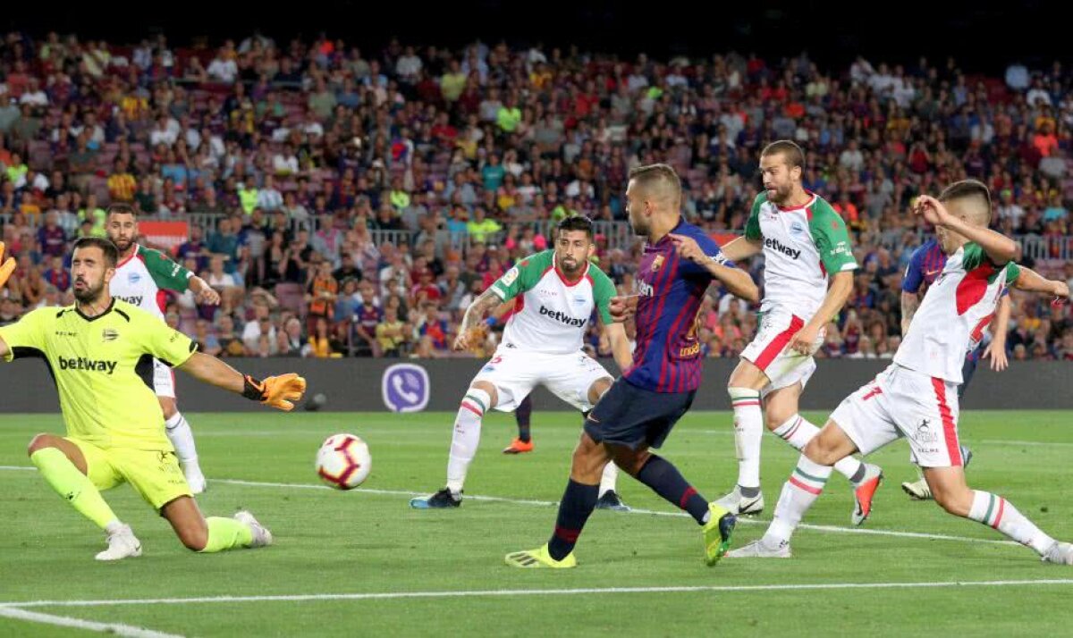 FOTO Barcelona - Alaves 3-0 » Fanii blaugrana sunt în extaz: ce se întâmplă de câte ori marchează Messi primul gol al sezonului