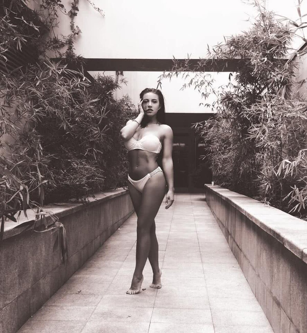 FOTO Nicoleta Nucă impresionează cu vocea ei, dar și cu aparițiile pline de senzualitate: "Nu pot fără sală, cycling și înot" 