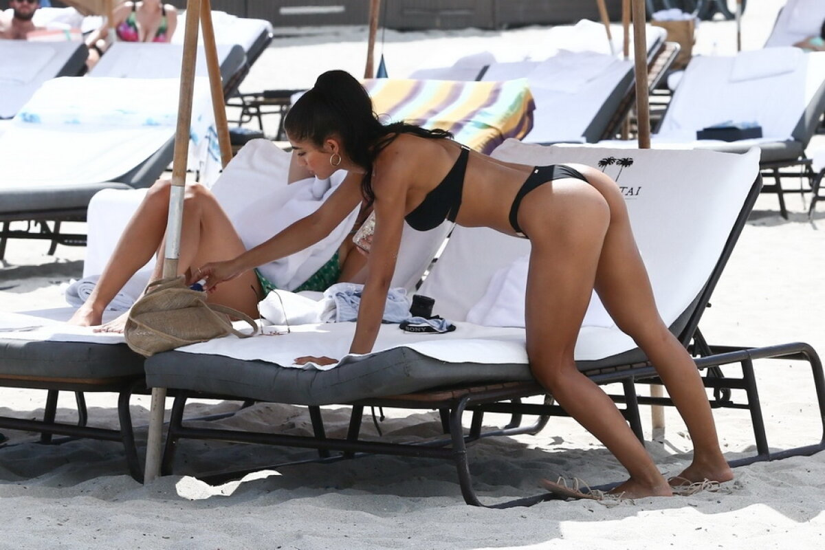 GALERIE FOTO Yovanna Ventura are un posterior perfect tonifiat » Bruneta se află pe plaja din Miami, unde încinge imaginaţia masculilor