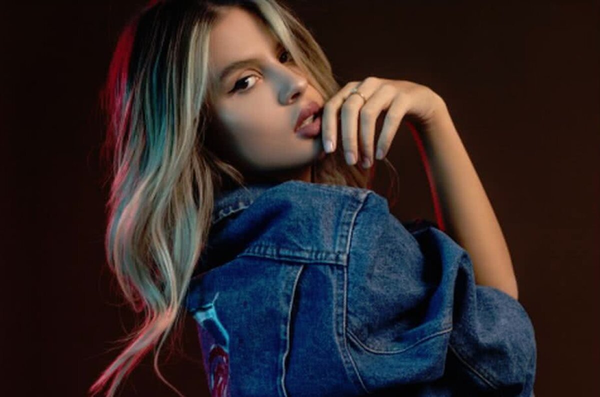 VIDO+FOTO Îndrăgostit de o videochatistă! Iubita unui fost stelist face show-uri erotice pe internet