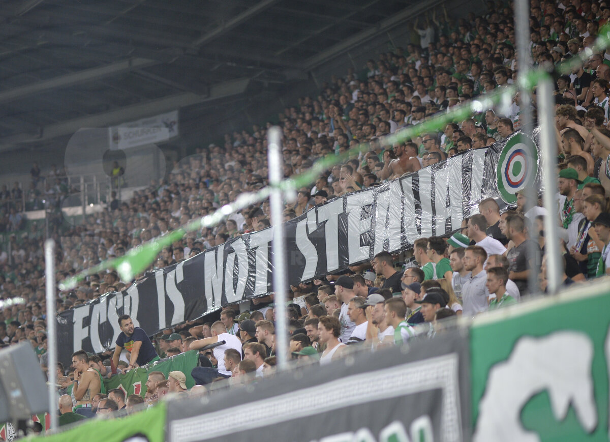 RAPID VIENA - FCSB // GALERIE FOTO "FCSB is not Steaua!" » Jucătorii lui Dică, întâmpinați cu un mesaj dur de ultrașii austrieci